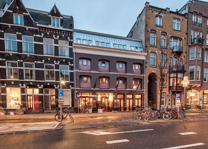 Amsterdam hotels near NEMO Science Museum