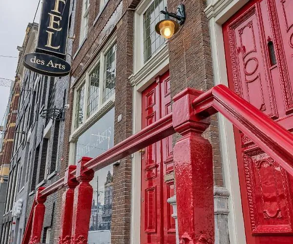 Amsterdam Hotels for Romantic Getaway near National Monument