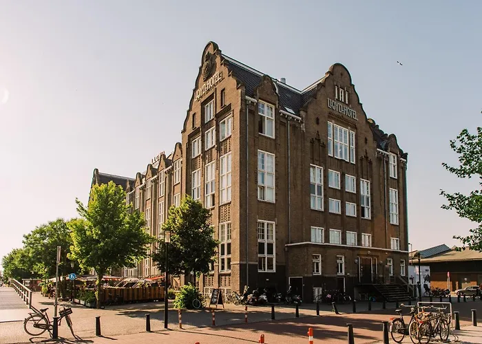 Amsterdam Dog Friendly Hotels near Anne Frank House
